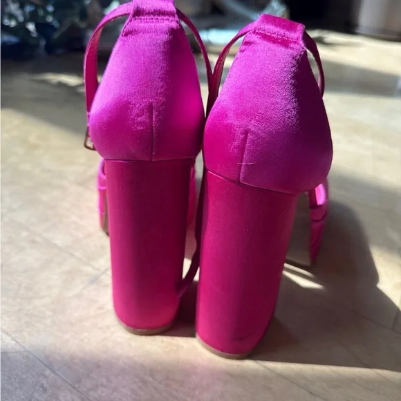 Inspired by Versace Fuchsia Platform Heels - Picture 2 of 6